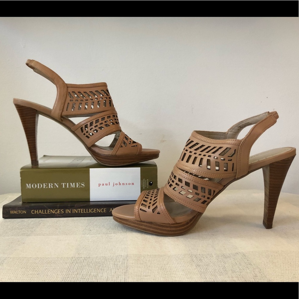 Adrienne Vittadini tan heels size 8